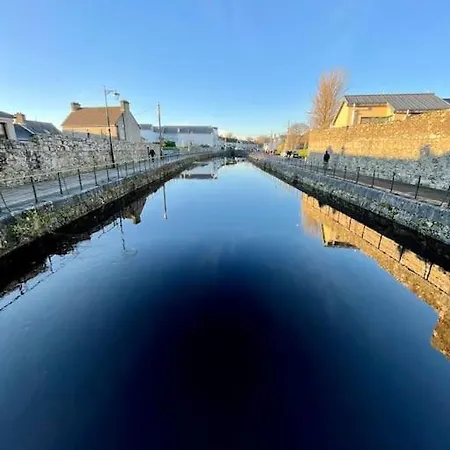 At Granny's, 4 Bed Terrace On Iconic Canal *