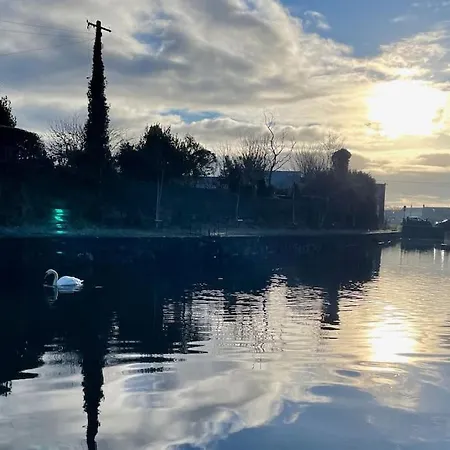 At Granny's, 4 Bed Terrace On Iconic Canal * Galway