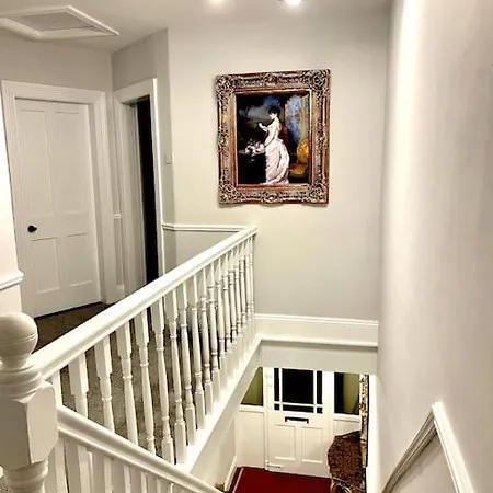 At Granny's, 4 Bed Terrace On Iconic Canal Apartment Galway