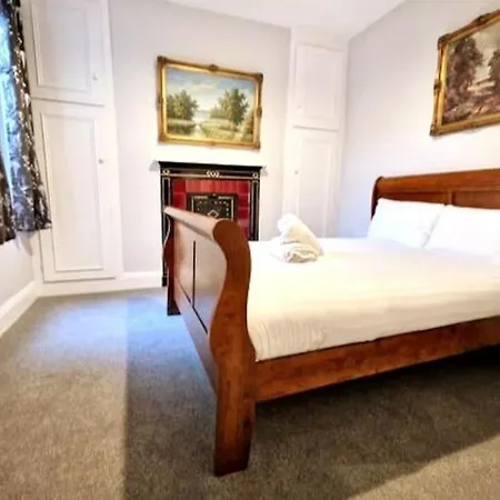 At Granny's, 4 Bed Terrace On Iconic Canal Apartment Galway