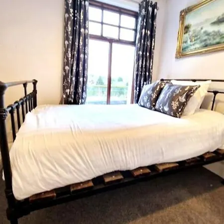 At Granny's, 4 Bed Terrace On Iconic Canal Galway