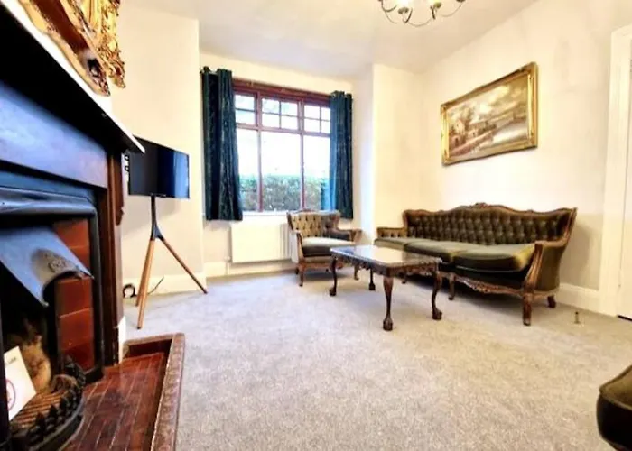 Apartment At Granny's, 4 Bed Terrace On Iconic Canal Galway