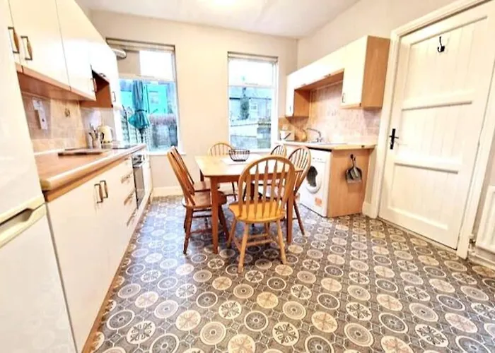 At Granny's, 4 Bed Terrace On Iconic Canal Apartment Galway