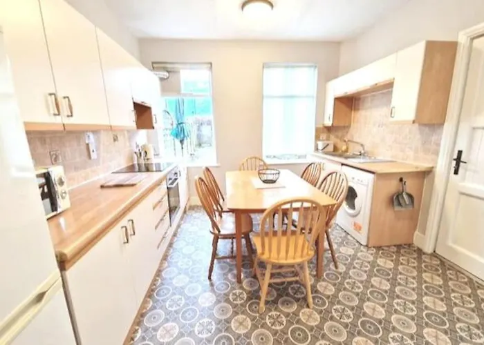 At Granny's, 4 Bed Terrace On Iconic Canal Apartment *