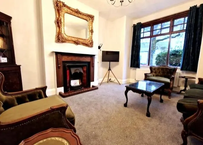 At Granny's, 4 Bed Terrace On Iconic Canal Apartment