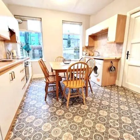 At Granny's, 4 Bed Terrace On Iconic Canal Lejlighed Galway