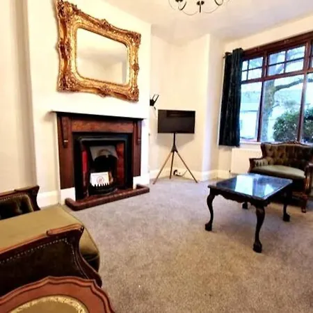 At Granny's, 4 Bed Terrace On Iconic Canal Lejlighed