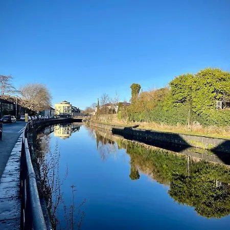 At Granny's, 4 Bed Terrace On Iconic Canal Apartmán Galway