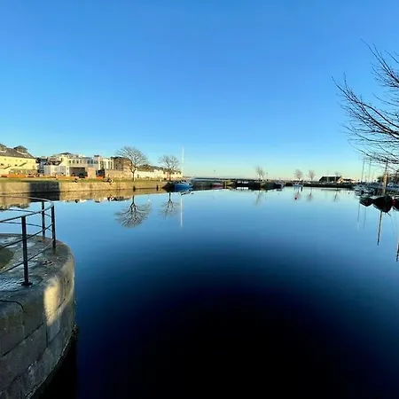 At Granny's, 4 Bed Terrace On Iconic Canal Apartmán Galway